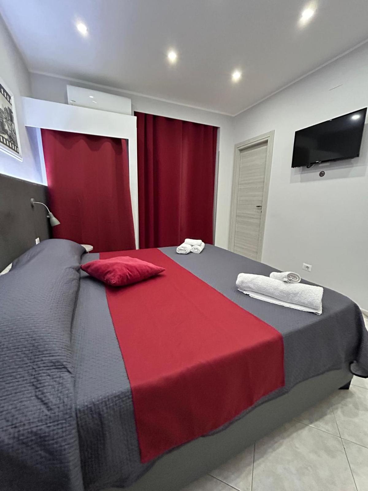 Pacini 88 Rooms And Apartment Catania Centro Kültér fotó
