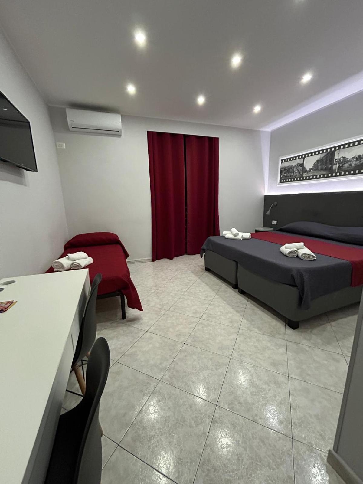 Pacini 88 Rooms And Apartment Catania Centro Kültér fotó