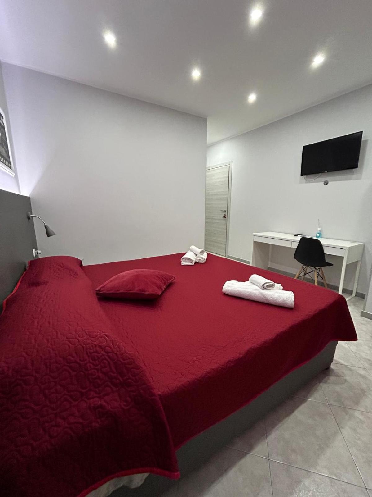 Pacini 88 Rooms And Apartment Catania Centro Kültér fotó
