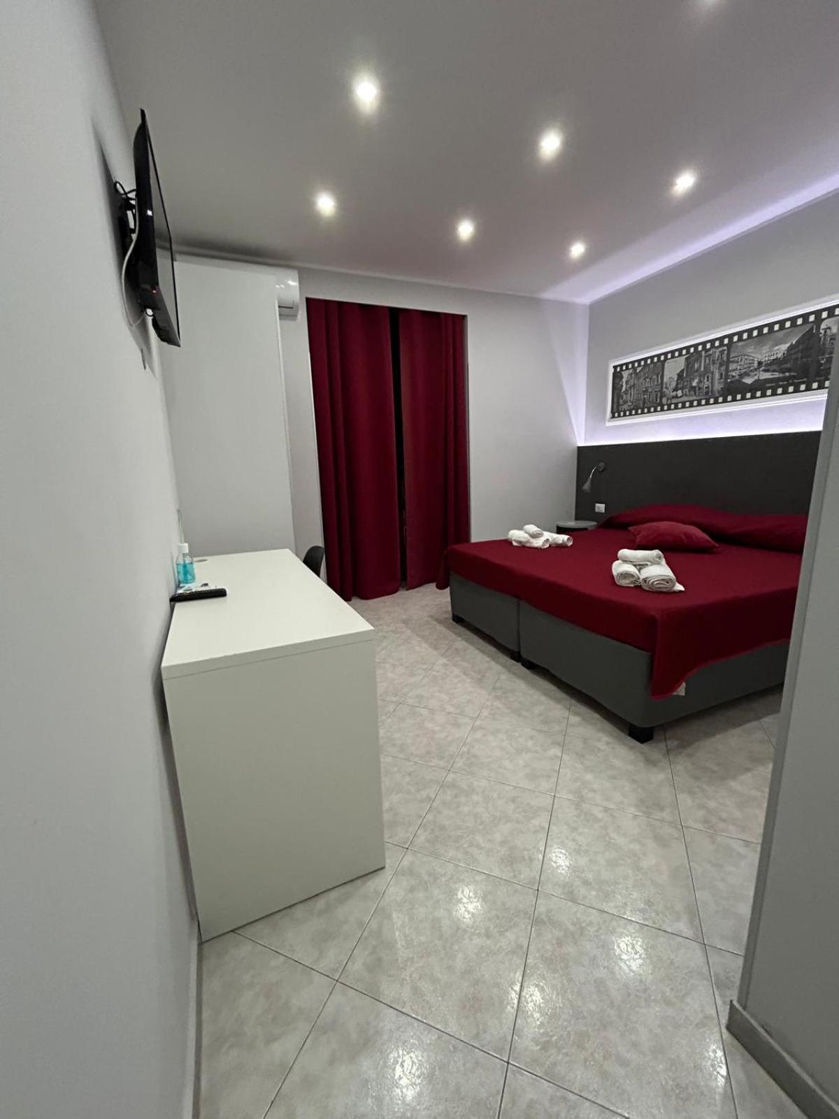 Pacini 88 Rooms And Apartment Catania Centro Kültér fotó